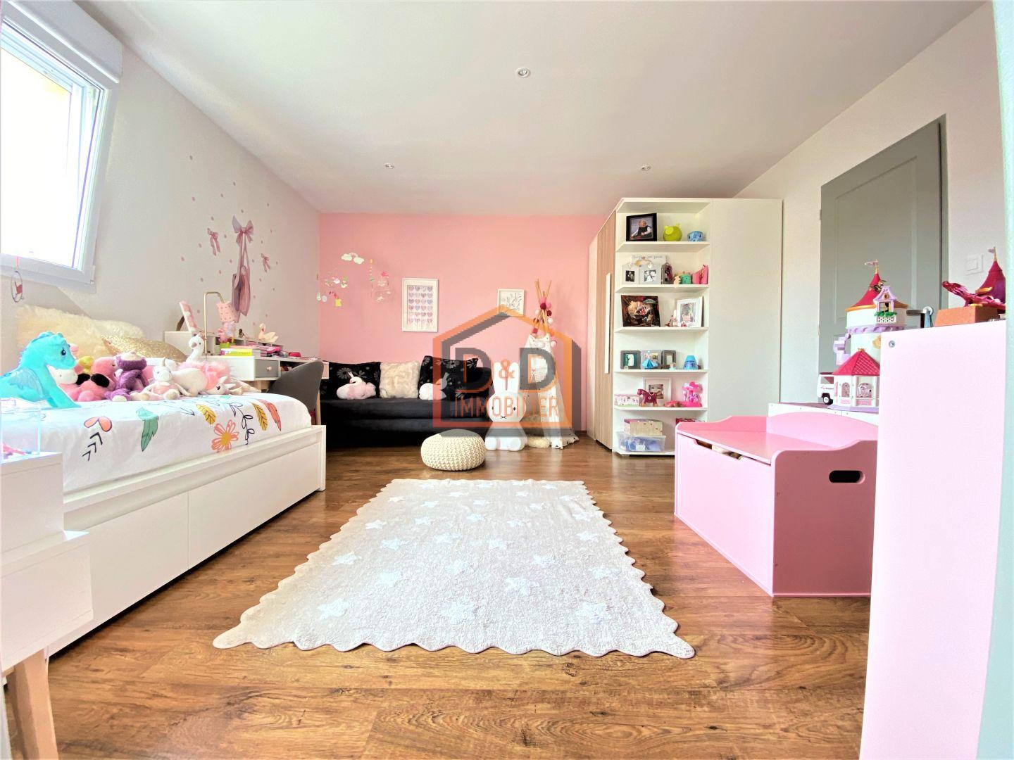 Maison à MONDORFF, 165 m², 4 chambres, 3 salles de bain, 2 garages, 695 600 €