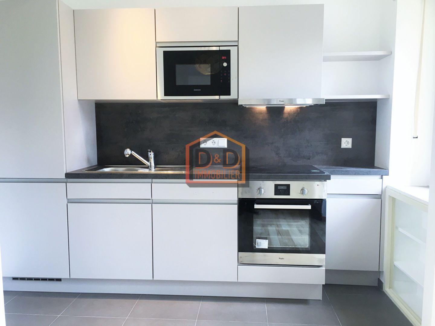 Maison à Esch-Sur-Alzette, 150 m², 4 chambres, 3 salles de bain, 1 garage, 2 970 €/mois