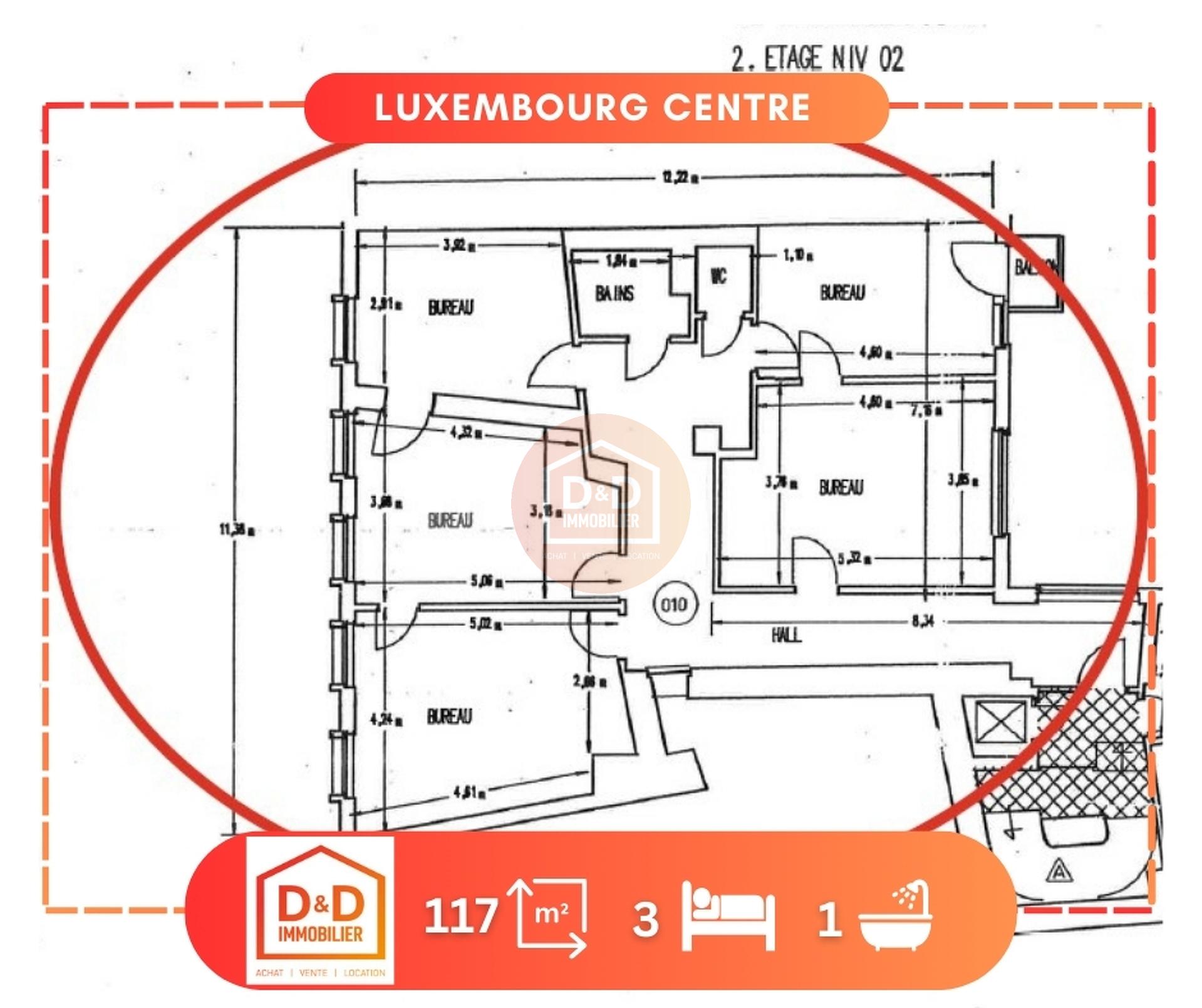 Copie de Grey White Modern Minimalist Real Estate Facebook Post.jpg